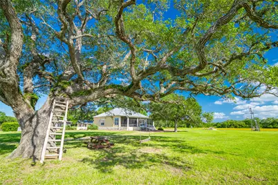 4727 County Road 19, Hallettsville, TX 77442 - Photo 1