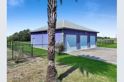 204 New Orleans, Crystal Beach, TX 77650 - Photo 15