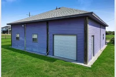 204 New Orleans, Crystal Beach, TX 77650 - Photo 17