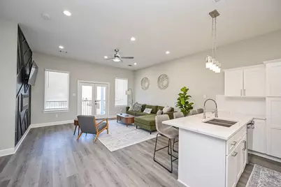 4746 Mallow Street E, Houston, TX 77033 - Photo 3
