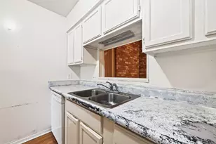 10431 Towne Oak Ln, Sugar Land, TX 77498 - Photo 13
