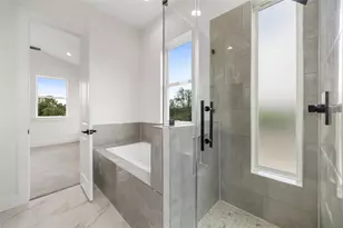 947 Green Meadow St, Houston, TX 77091 - Photo 5