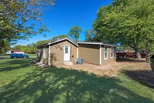314 Avenue D, Point, TX 75472 - Photo 5