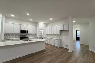 8211 Holly Blue Dr, Rosharon, TX 77583 - Photo 3