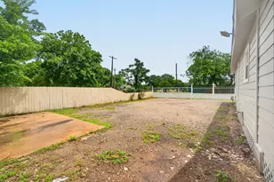107 N 10th St, Richmond, TX 77469 - Photo 37