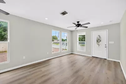 107 N 10th Street, Richmond, TX 77469 - Photo 11