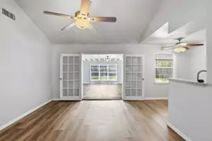 5242 Grace Point Ln, Houston, TX 77048 - Photo 9