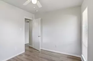 5242 Grace Point Ln, Houston, TX 77048 - Photo 29