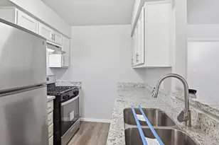 5242 Grace Point Ln, Houston, TX 77048 - Photo 17