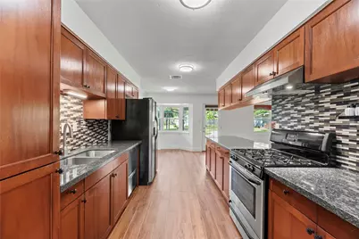 5522 Chantilly Lane, Houston, TX 77092 - Photo 3