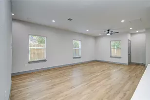 835 S Victory Dr, Houston, TX 77088 - Photo 9