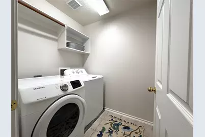 213 E Summerhaze Circle, The Woodlands, TX 77382 - Photo 17