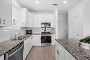 334 Paso Fino Dr, Alvin, TX 77511 - Photo 3