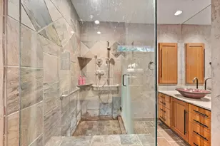 801 Holly Ridge Dr, Houston, TX 77024 - Photo 27