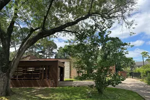 801 Holly Ridge Dr, Houston, TX 77024 - Photo 3