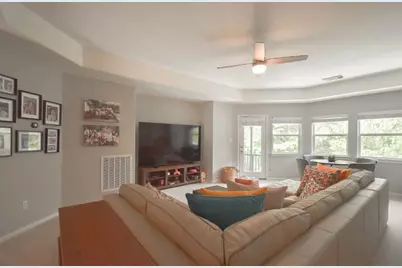 7 E Shale Creek Circle, The Woodlands, TX 77382 - Photo 11
