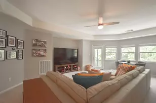7 E Shale Creek Cir, The Woodlands, TX 77382 - Photo 11