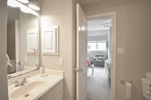 7 E Shale Creek Cir, The Woodlands, TX 77382 - Photo 13