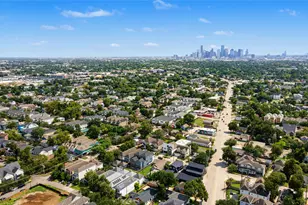 725 E 26th St, Houston, TX 77009 - Photo 27