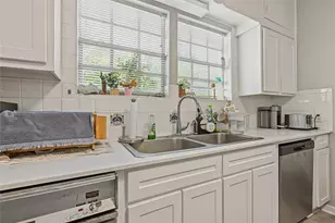 725 E 26th St, Houston, TX 77009 - Photo 13