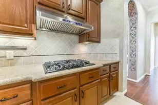 31 N Warbler Bend Cir, The Woodlands, TX 77382 - Photo 9