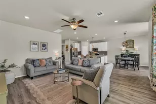 13711 Saxon Cliff Ln, Rosharon, TX 77583 - Photo 5