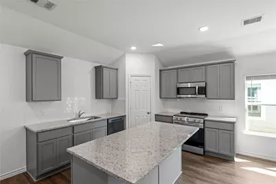 501 Oak Chase Avenue, Dayton, TX 77535 - Photo 9