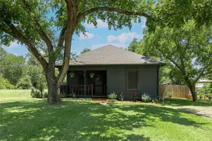 506 N Hill St, Caldwell, TX 77836 - Photo 1