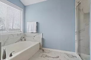 2019 Braesmeadow Ln, Sugar Land, TX 77479 - Photo 17