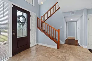 2019 Braesmeadow Ln, Sugar Land, TX 77479 - Photo 3