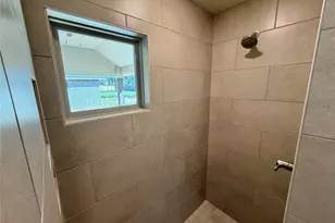 1039 S Anderson St, Angleton, TX 77515 - Photo 21