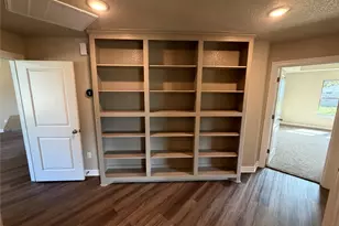 1039 S Anderson St, Angleton, TX 77515 - Photo 13