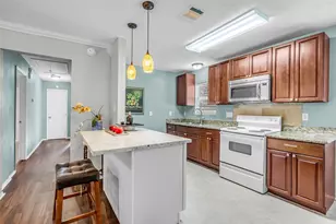 5746 Groveton St, Houston, TX 77033 - Photo 9