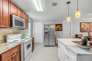 5746 Groveton St, Houston, TX 77033 - Photo 13