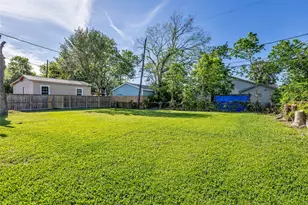 5746 Groveton St, Houston, TX 77033 - Photo 25