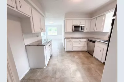 16121 Lakeview Drive, Jersey Village, TX 77040 - Photo 9