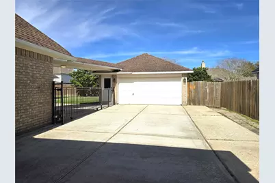 1813 Sandy Lake Drive, Friendswood, TX 77546 - Photo 27