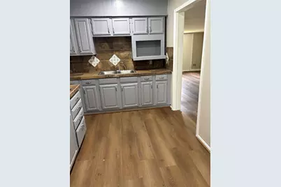 5914 Ridgeway Drive, Houston, TX 77033 - Photo 11