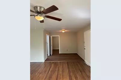 5914 Ridgeway Drive, Houston, TX 77033 - Photo 7