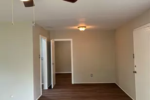 5914 Ridgeway Dr, Houston, TX 77033 - Photo 7