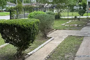 5914 Ridgeway Dr, Houston, TX 77033 - Photo 3