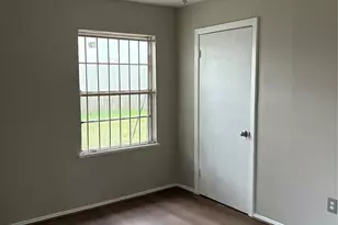 5914 Ridgeway Dr, Houston, TX 77033 - Photo 17