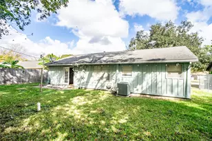 4829 Hummingbird St, Houston, TX 77035 - Photo 11