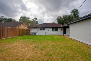5802 Chrystell Ln, Houston, TX 77092 - Photo 17