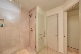 9433 Pagewood Ln, Houston, TX 77063 - Photo 23