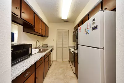 9433 Pagewood Lane, Houston, TX 77063 - Photo 11