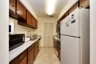 9433 Pagewood Ln, Houston, TX 77063 - Photo 11