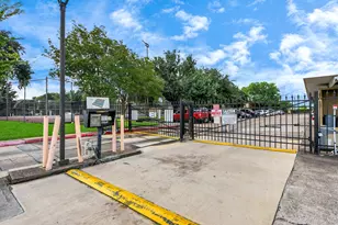 9433 Pagewood Ln, Houston, TX 77063 - Photo 27