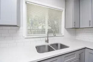 7406 Schiller St, Houston, TX 77055 - Photo 11