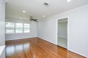 7406 Schiller St, Houston, TX 77055 - Photo 11